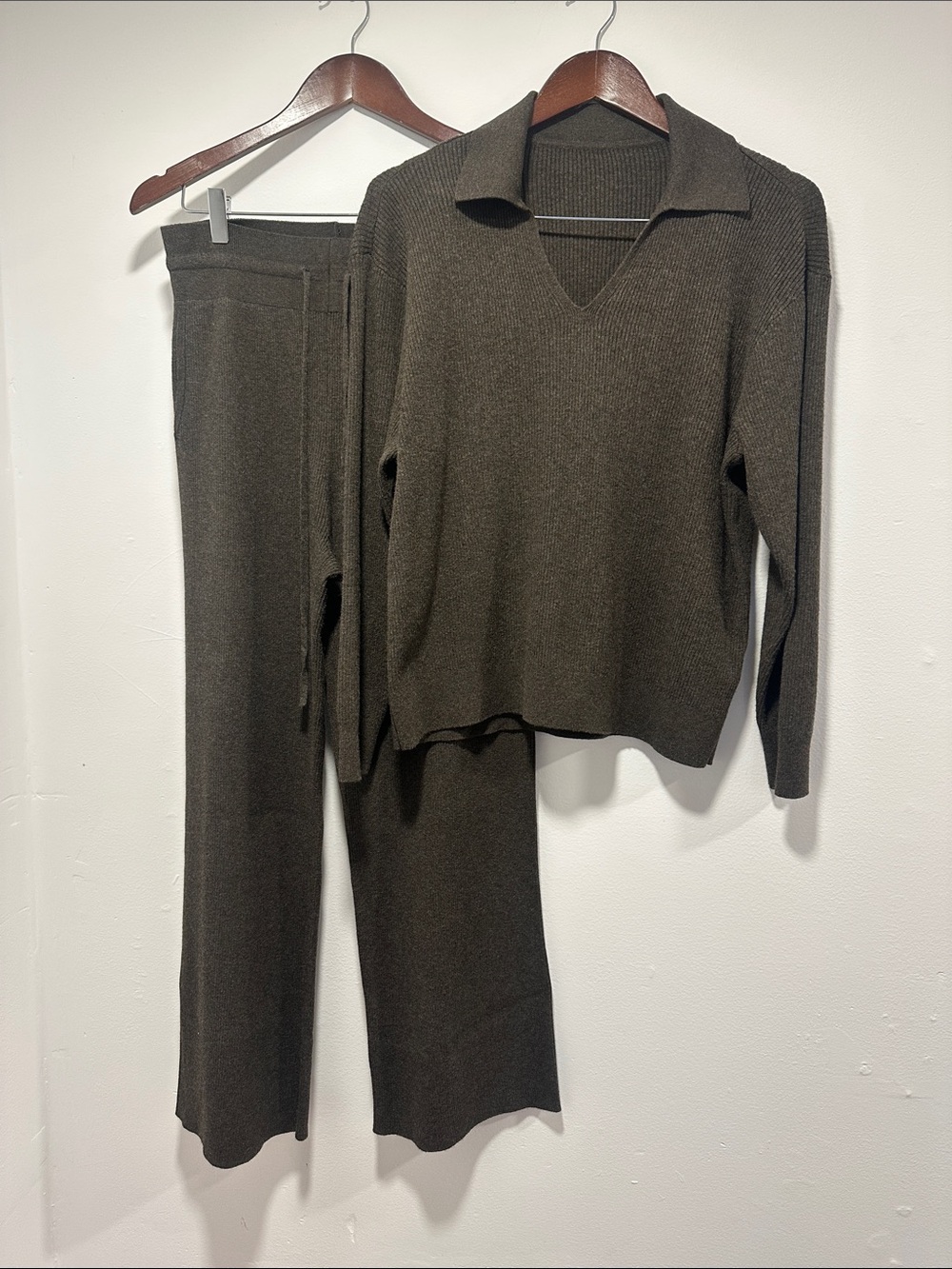 Uniqlo Olive Green Ribbed Knit Sweater with Matching Pantsuits 075